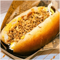 Sausage,bun,Crispy,Onions,Mayonaise,Ketchup