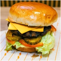 Beef Patty,Cheddar,Lettuce,Tomato,Pickles,Sauce